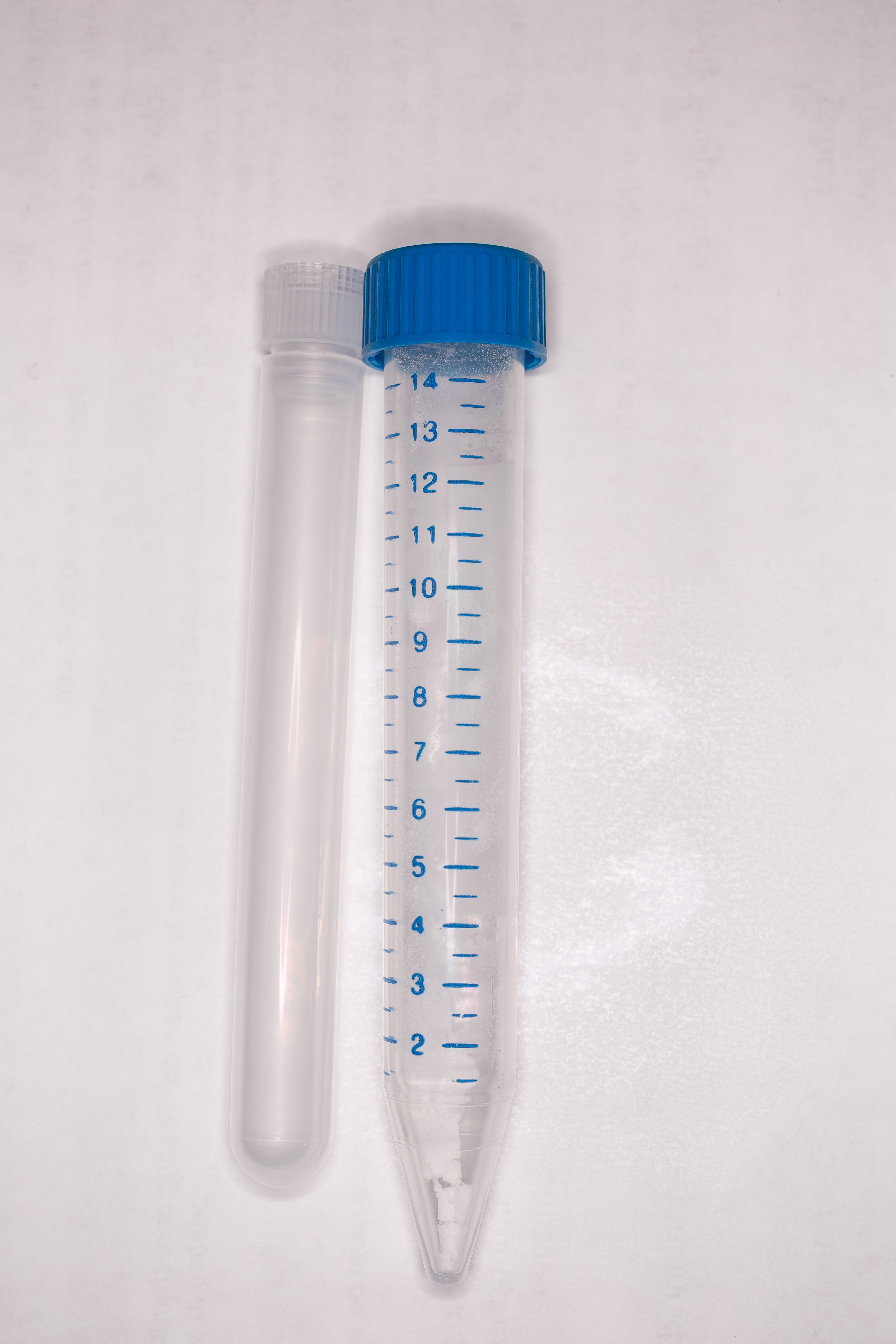 Figure 1. Blue top and white top tube